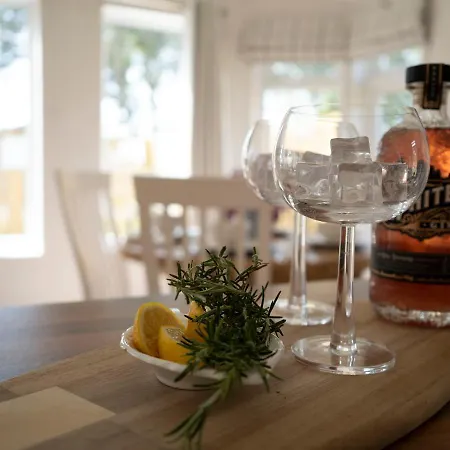 Hollicarrs - Long Lane *