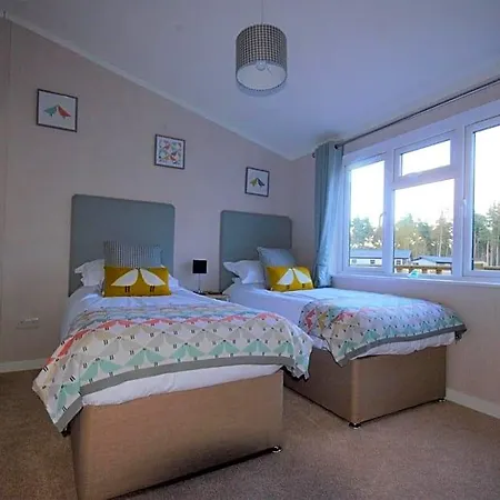 Hollicarrs - Long Lane Lodge *