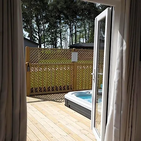 Lodge Hollicarrs - Long Lane *