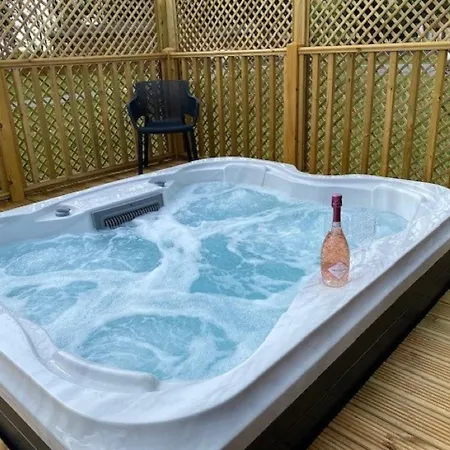 Lodge Hollicarrs - Long Lane York