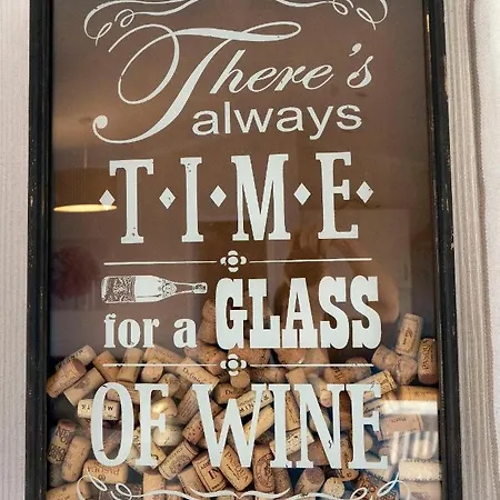 Hollicarrs - Long Lane Lodge