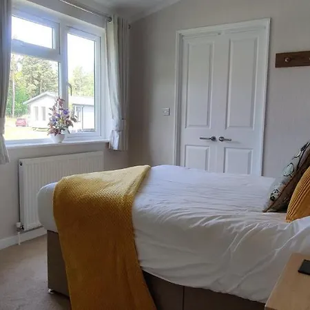 Hollicarrs - Long Lane Lodge *